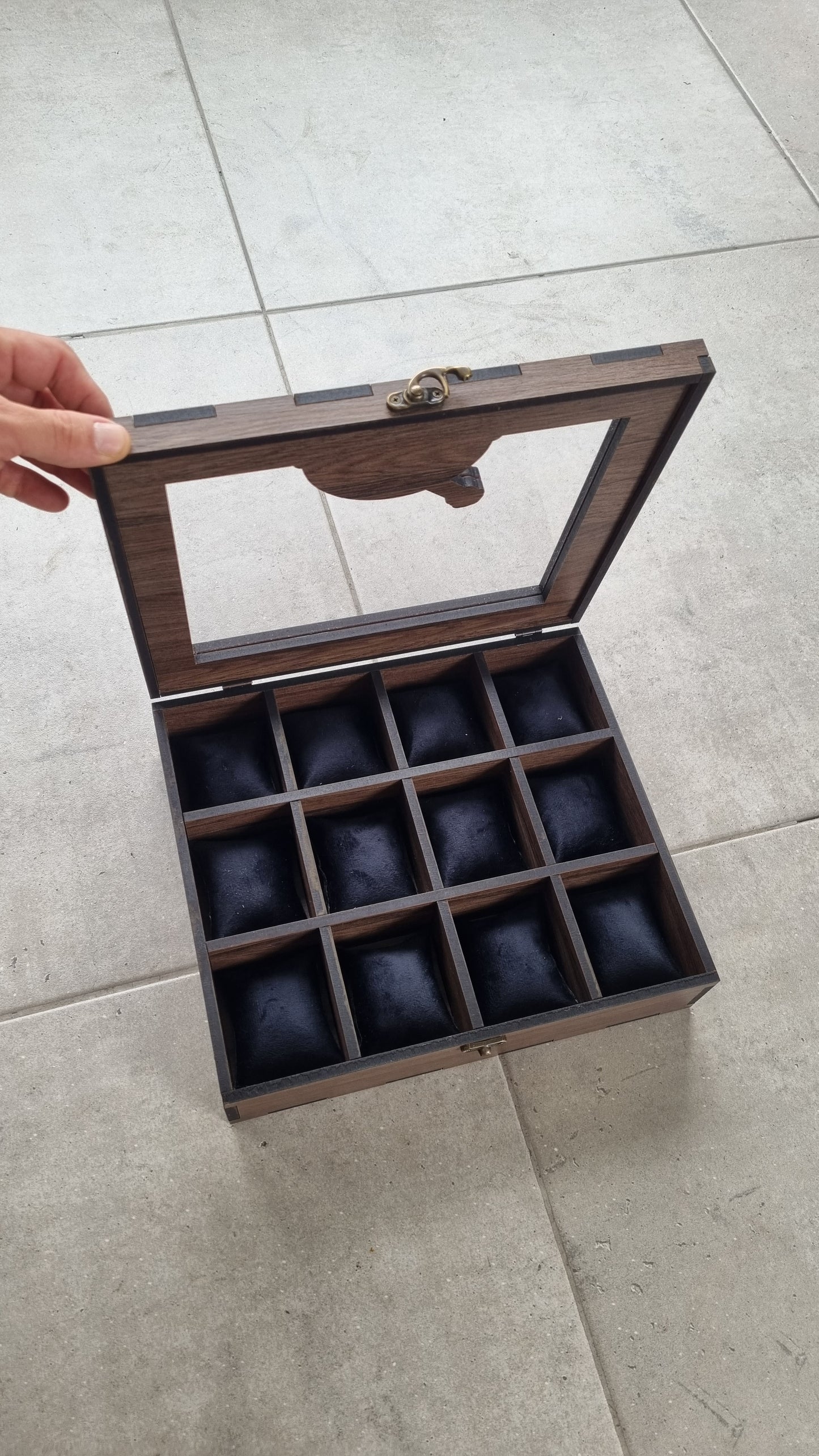 Caja de 12 relojes un piso