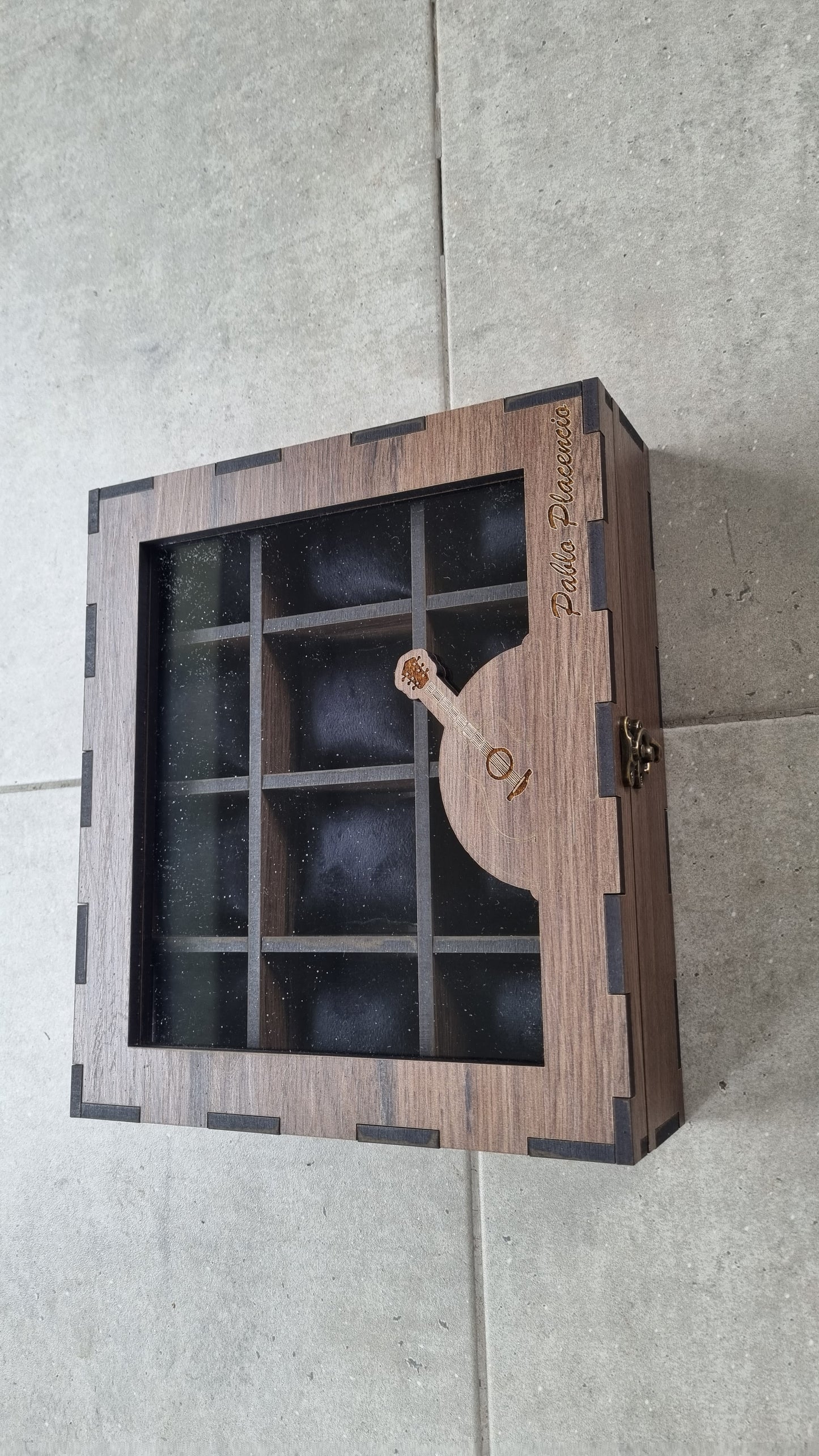 Caja de 12 relojes un piso